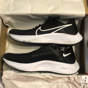 Womens Nike Air Zoom Pegasus 38 black and white Size 8.5